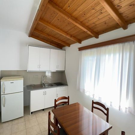 Apartment Angela Ксамил Екстериор снимка