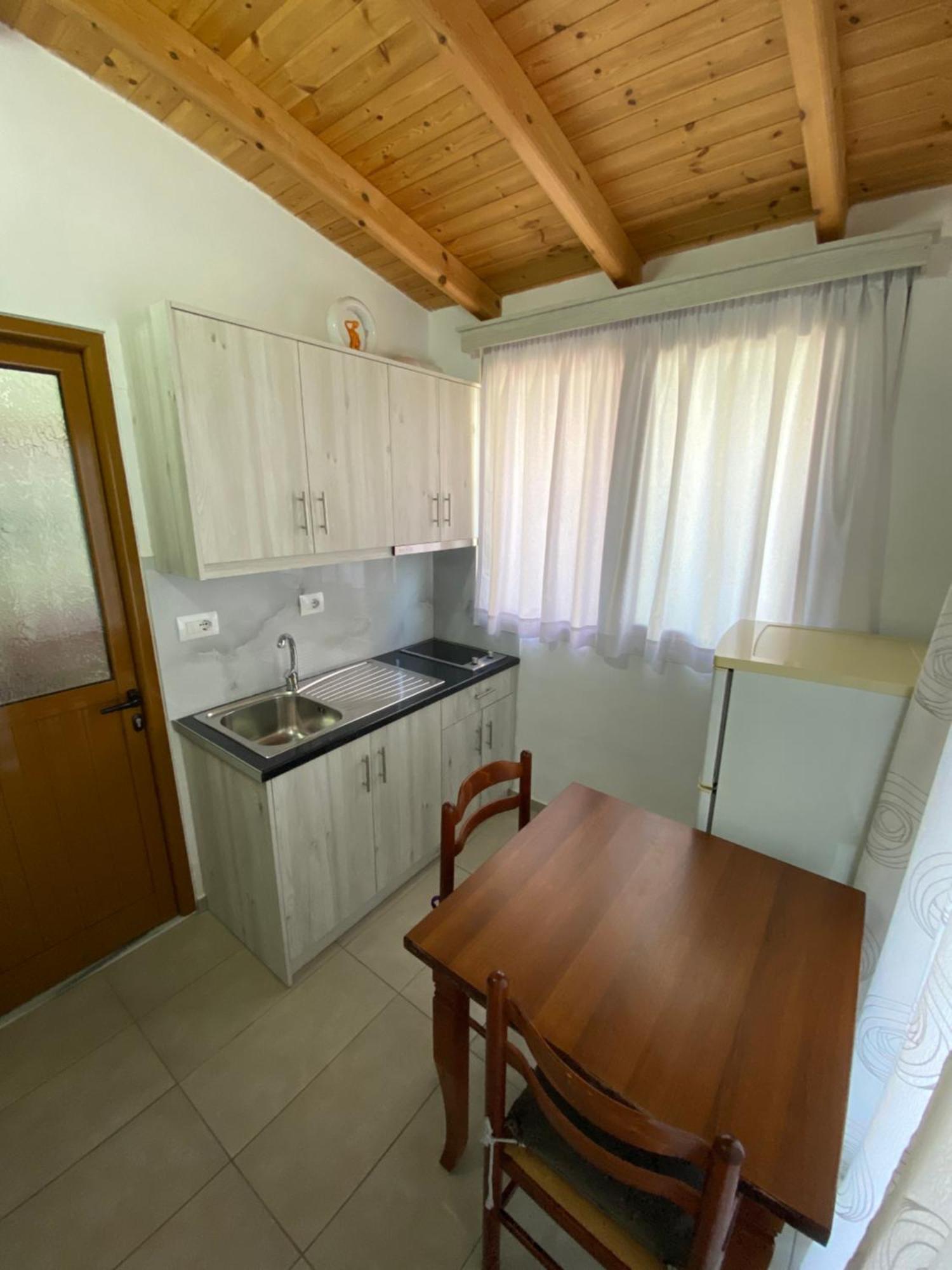 Apartment Angela Ксамил Екстериор снимка