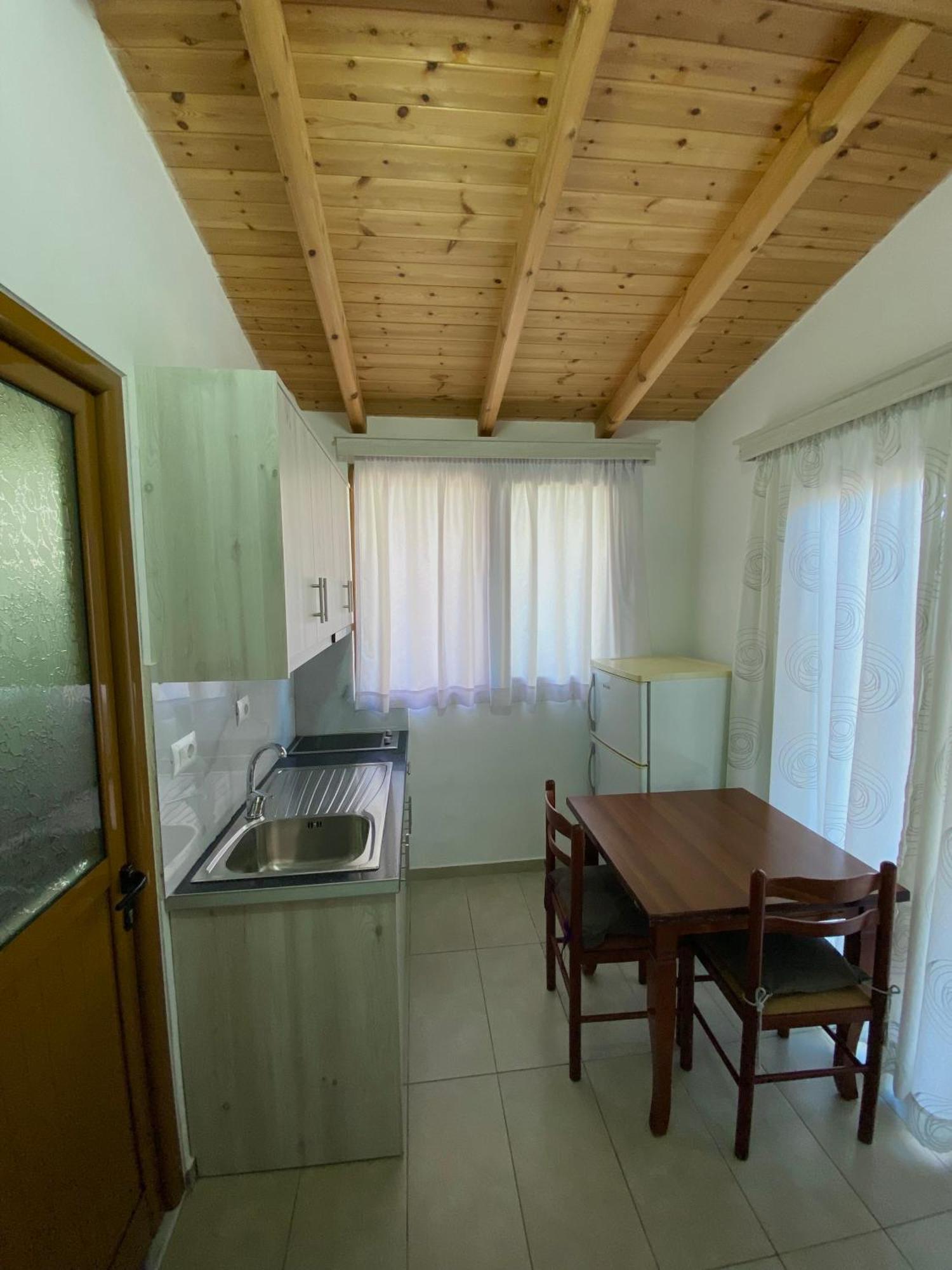 Apartment Angela Ксамил Екстериор снимка