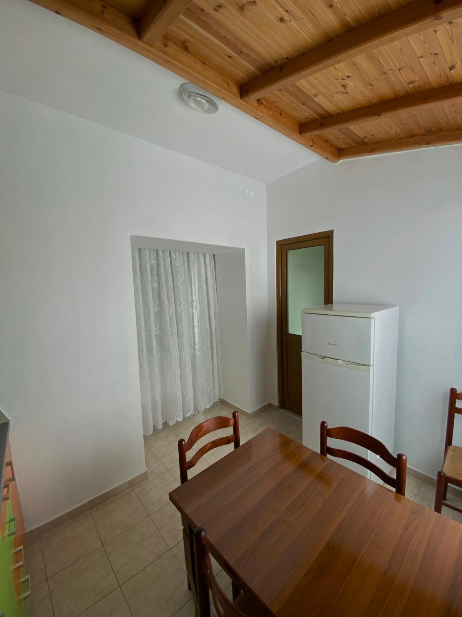 Apartment Angela Ксамил Екстериор снимка