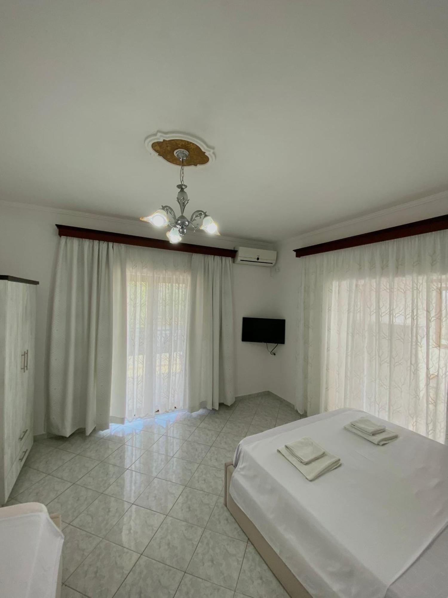 Apartment Angela Ксамил Екстериор снимка