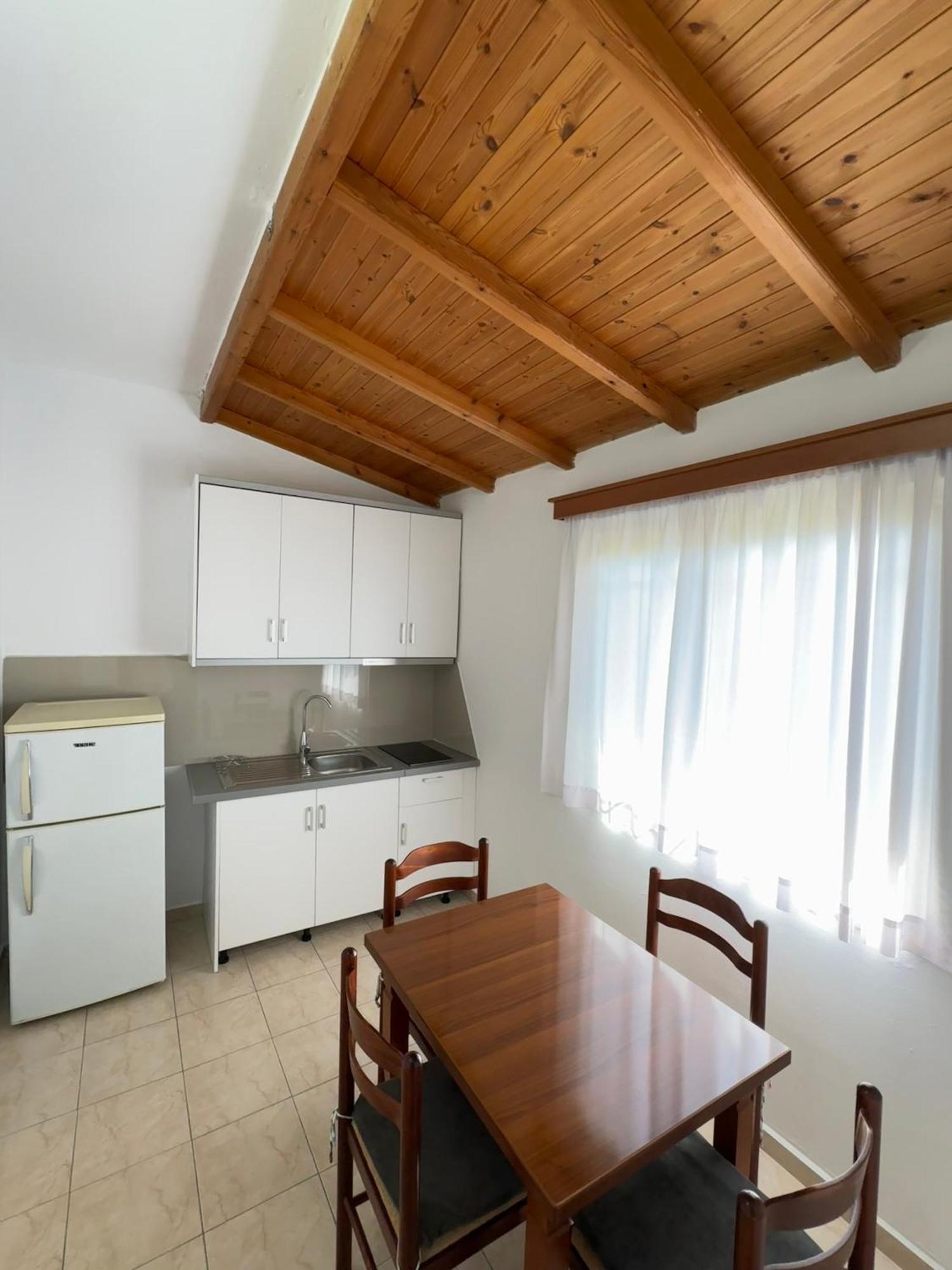 Apartment Angela Ксамил Екстериор снимка