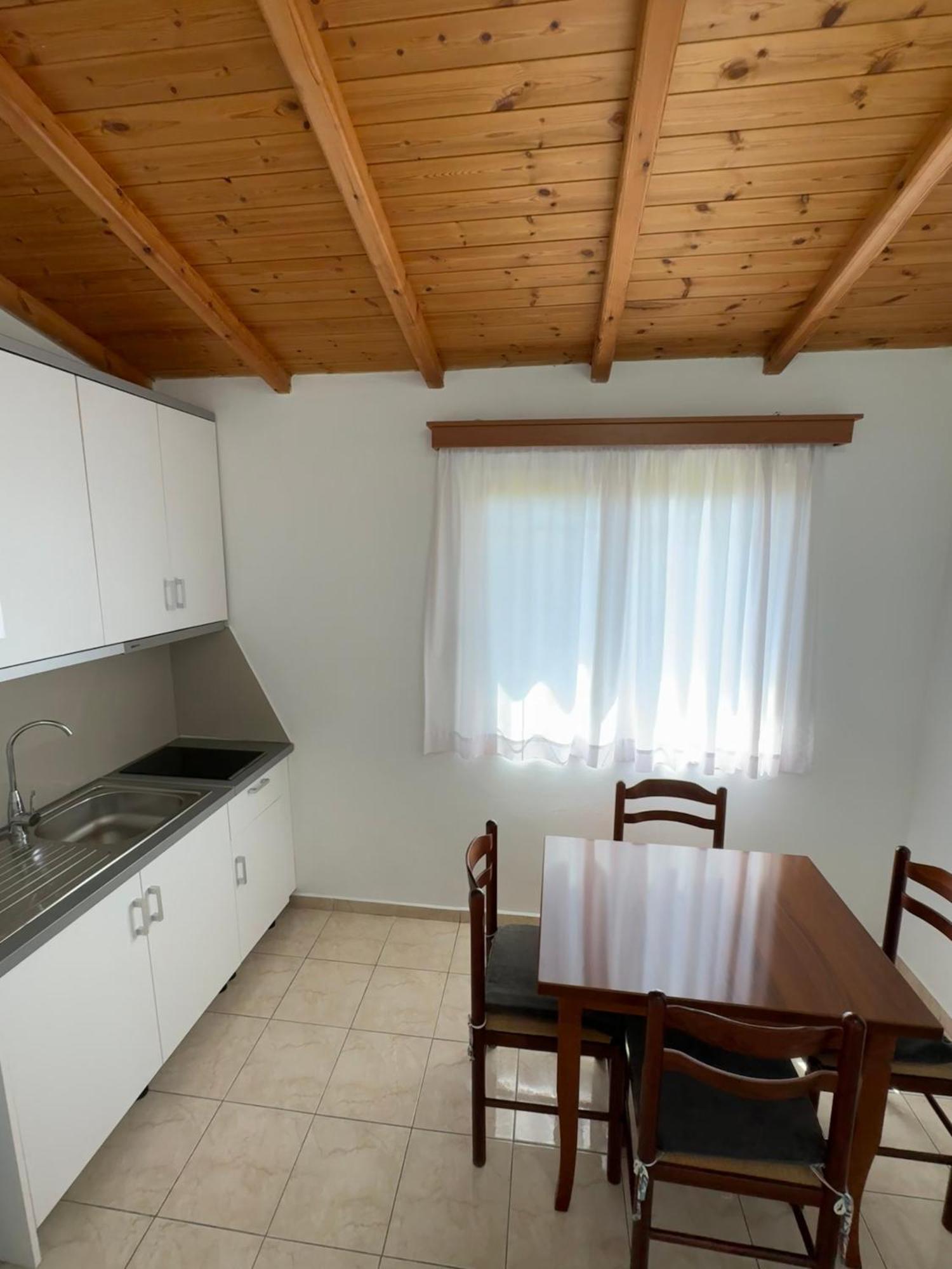 Apartment Angela Ксамил Екстериор снимка
